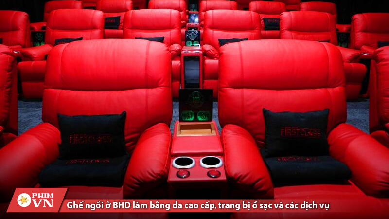 Ghế ngồi ở BHD được làm bằng da cao cấp, có trang bị ổ sạc và các dịch vụ khác 