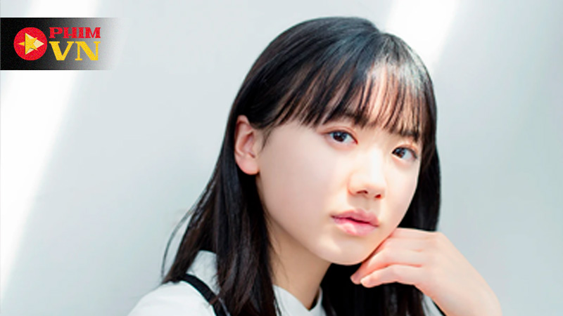 Mana Ashida (2004)